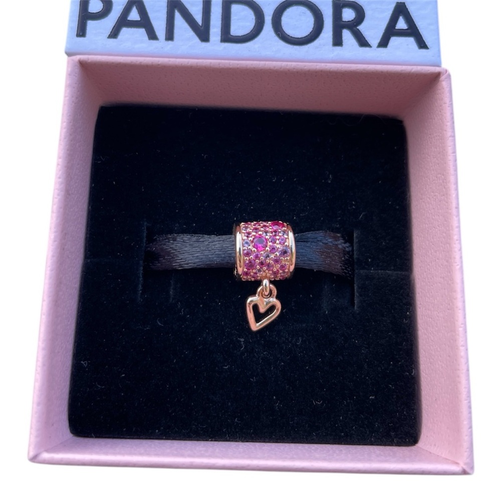 Authentic Pandora Pavé Freehand Heart
Barrel Rose Gold Dangle Charm New in Box